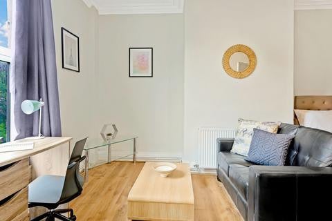 Flat Brookfield Road in Leeds