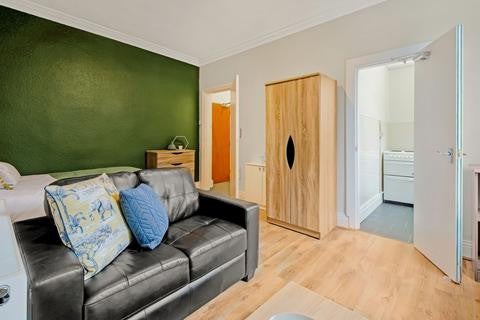 Flat Brookfield Road in Leeds