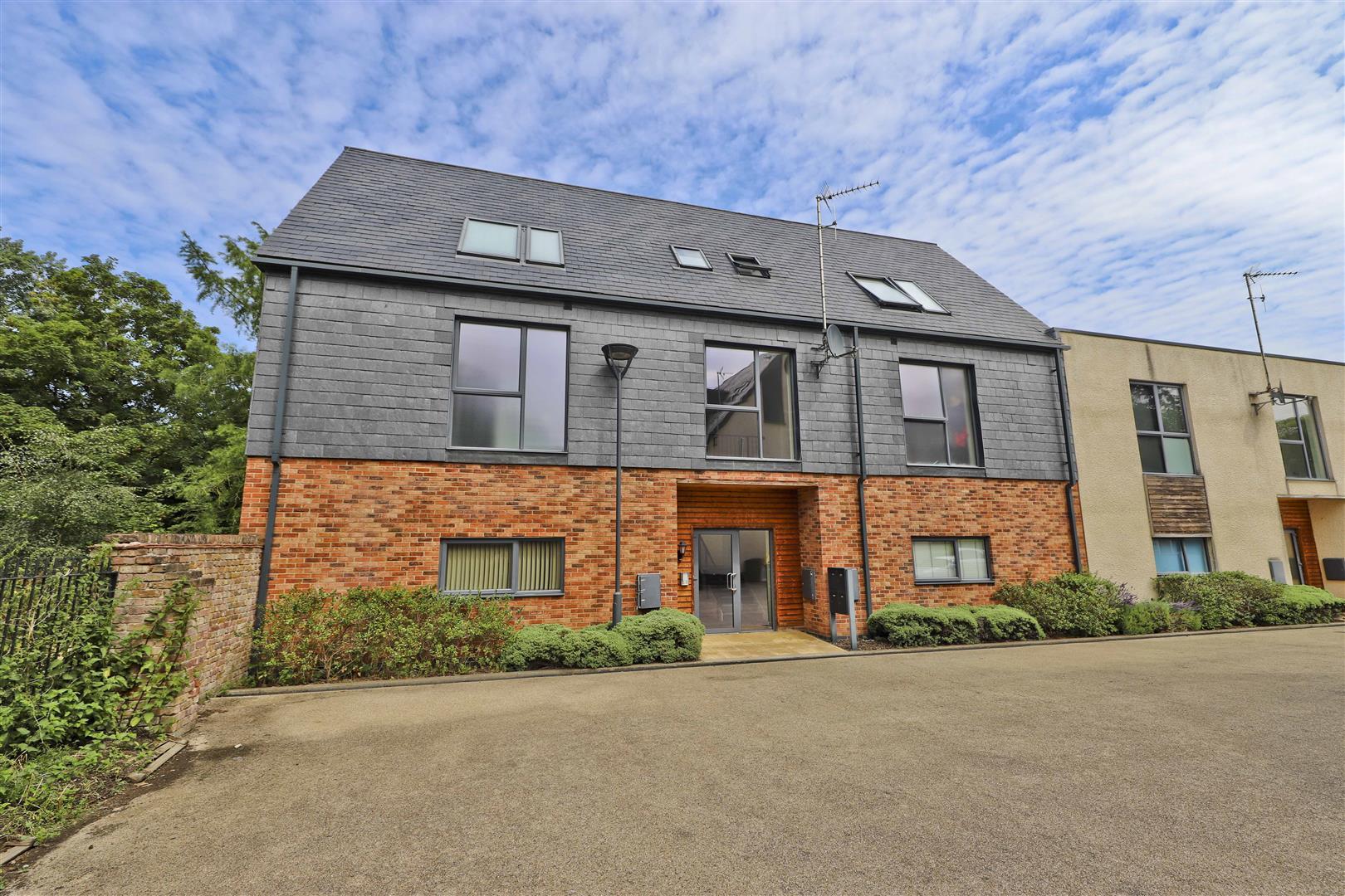 Flat Newall Close in Greater London