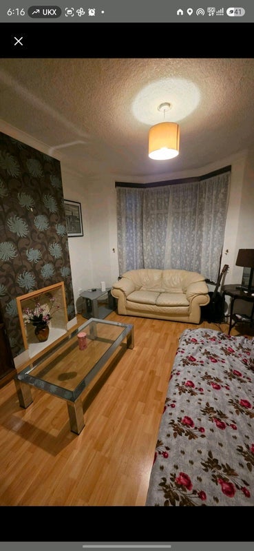 Room Stirling Road in Greater London