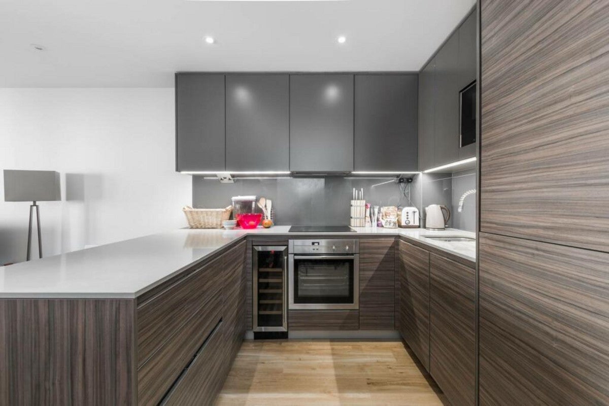 Flat Beaufort Park in Greater London