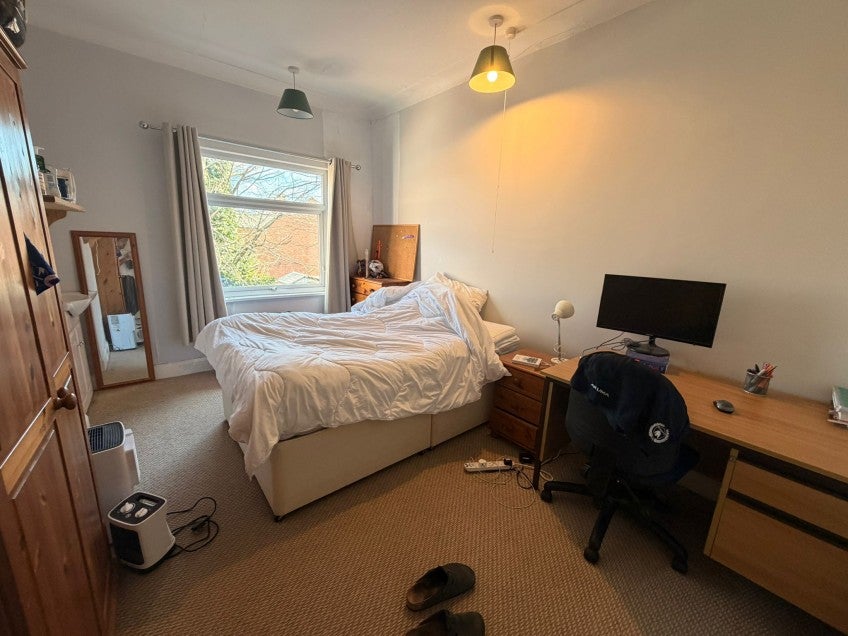Room Earlsdon Avenue North in Coventry