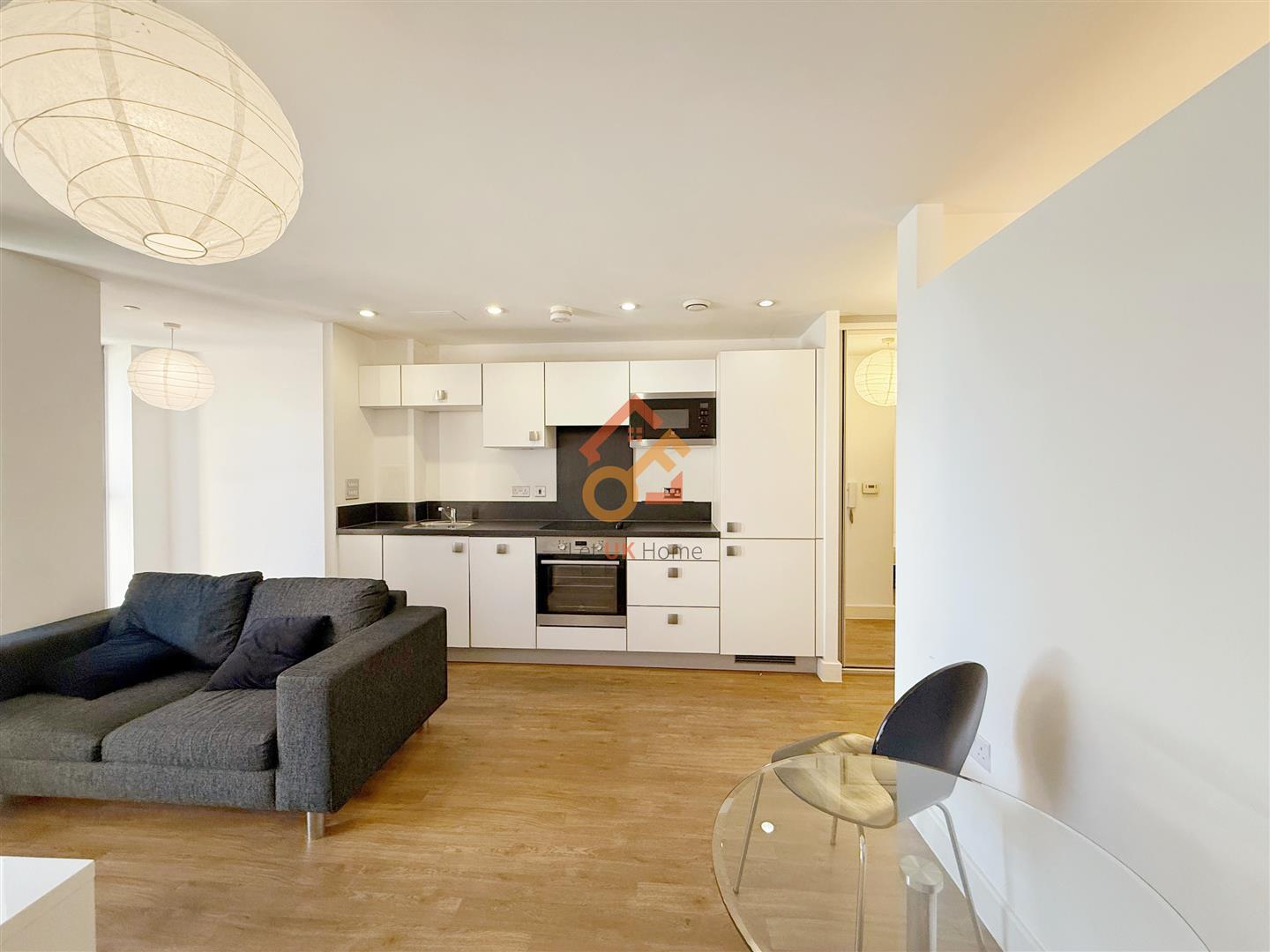 Flat Cornmill Lane in Greater London