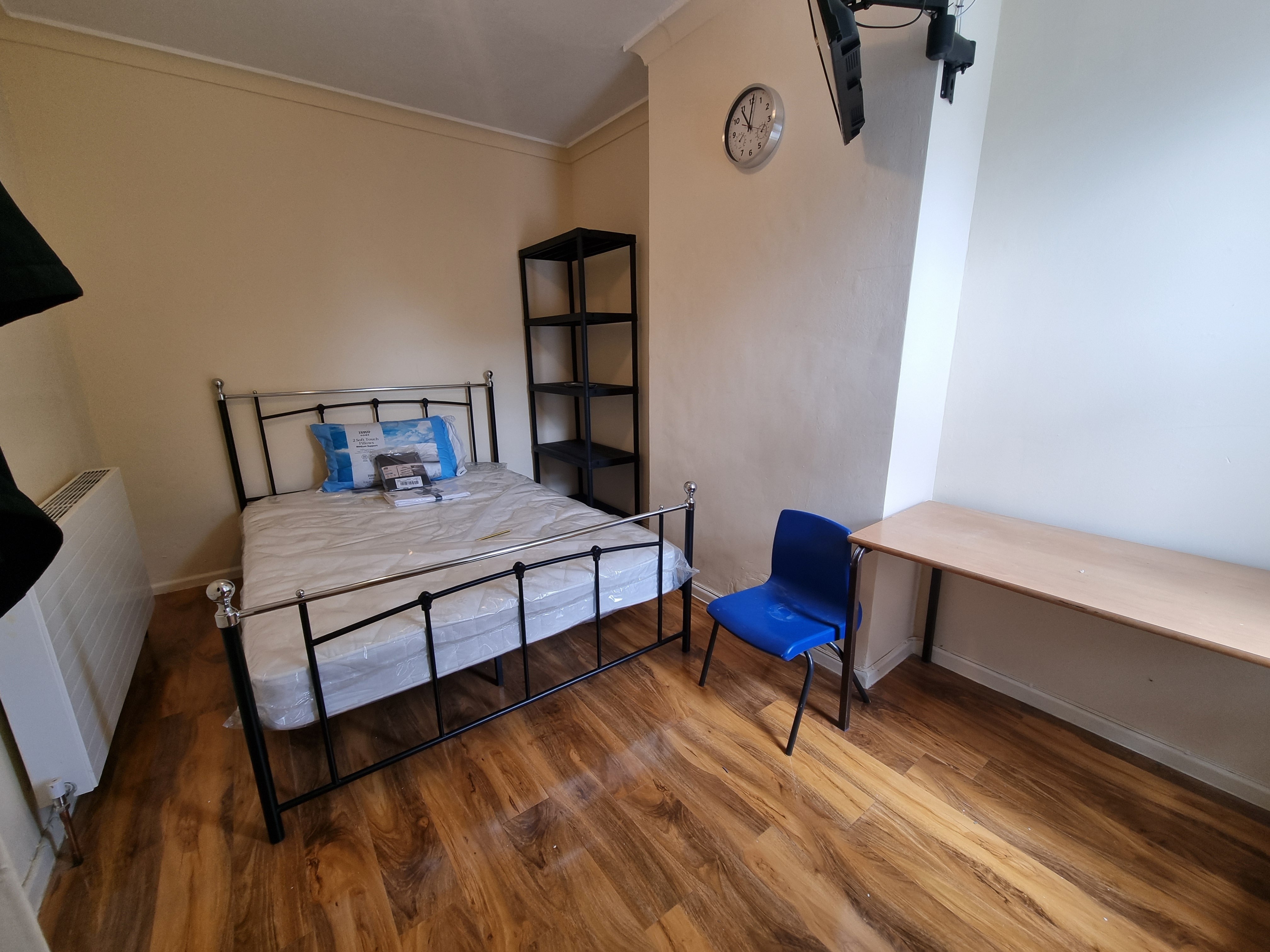 Room Lester Road in Chatham