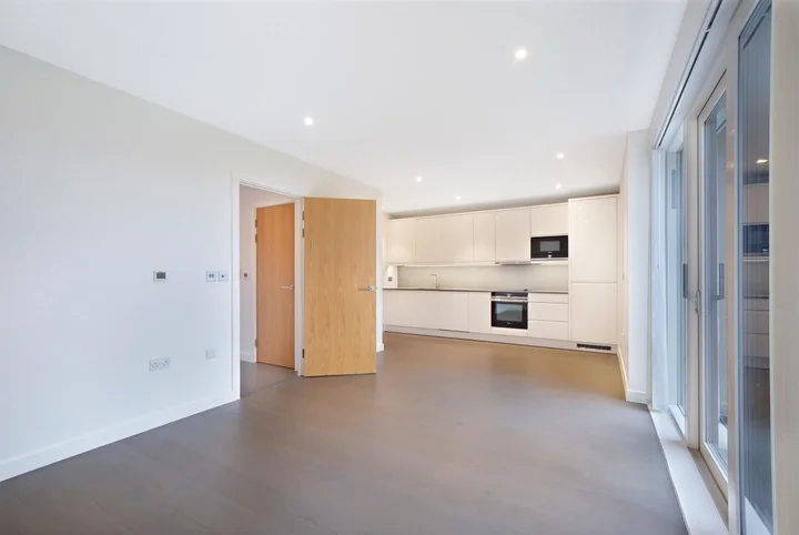 Flat Hoy Close in Greater London