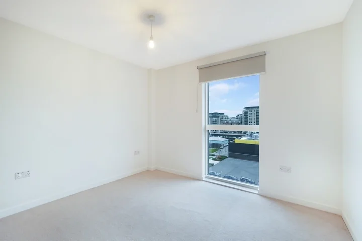 Flat Hoy Close in Greater London