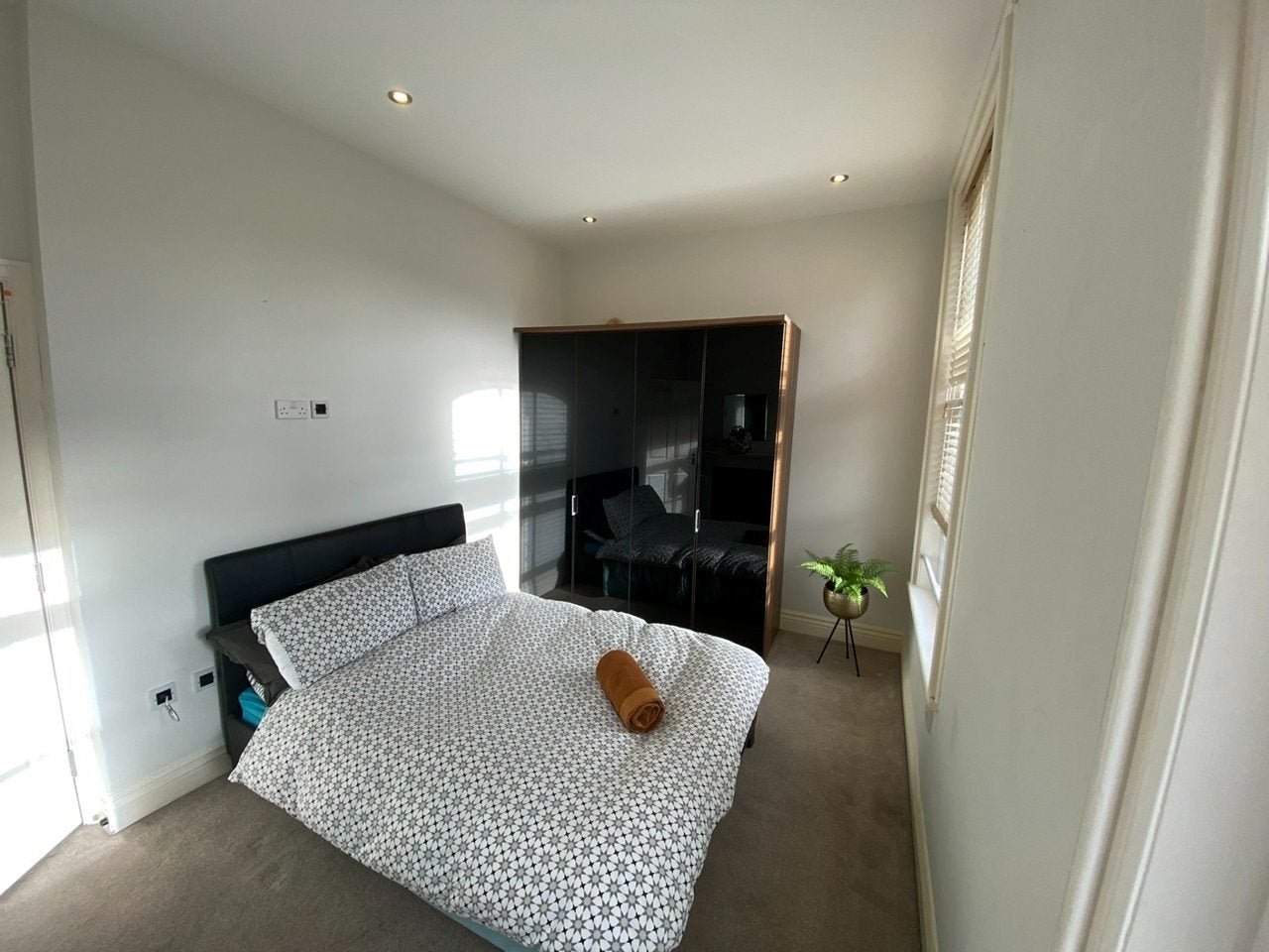 Flat Shardeloes Road in Greater London
