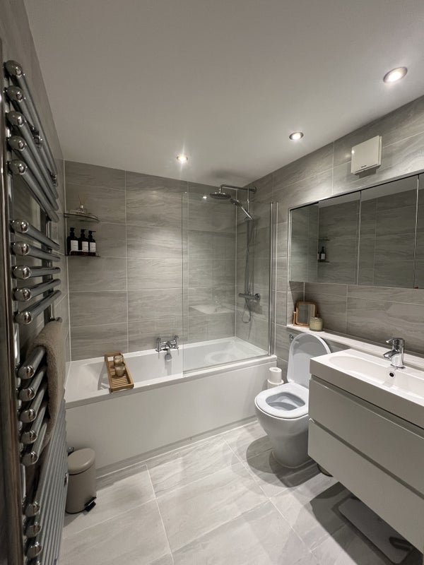 Flat Borland Road in Greater London