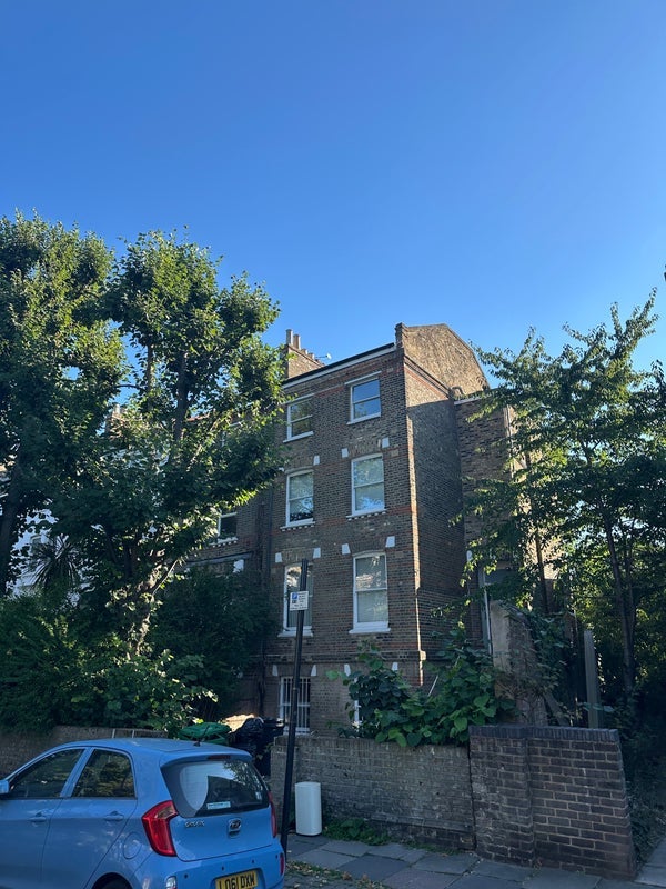 Room Hartham Road in Greater London