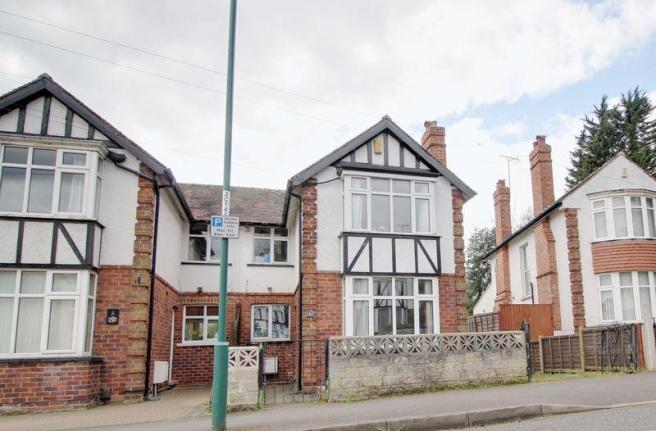 Room Lawley Avenue in Nottingham