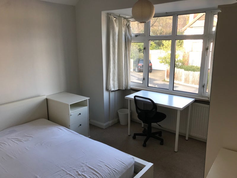 Room Lawley Avenue in Nottingham