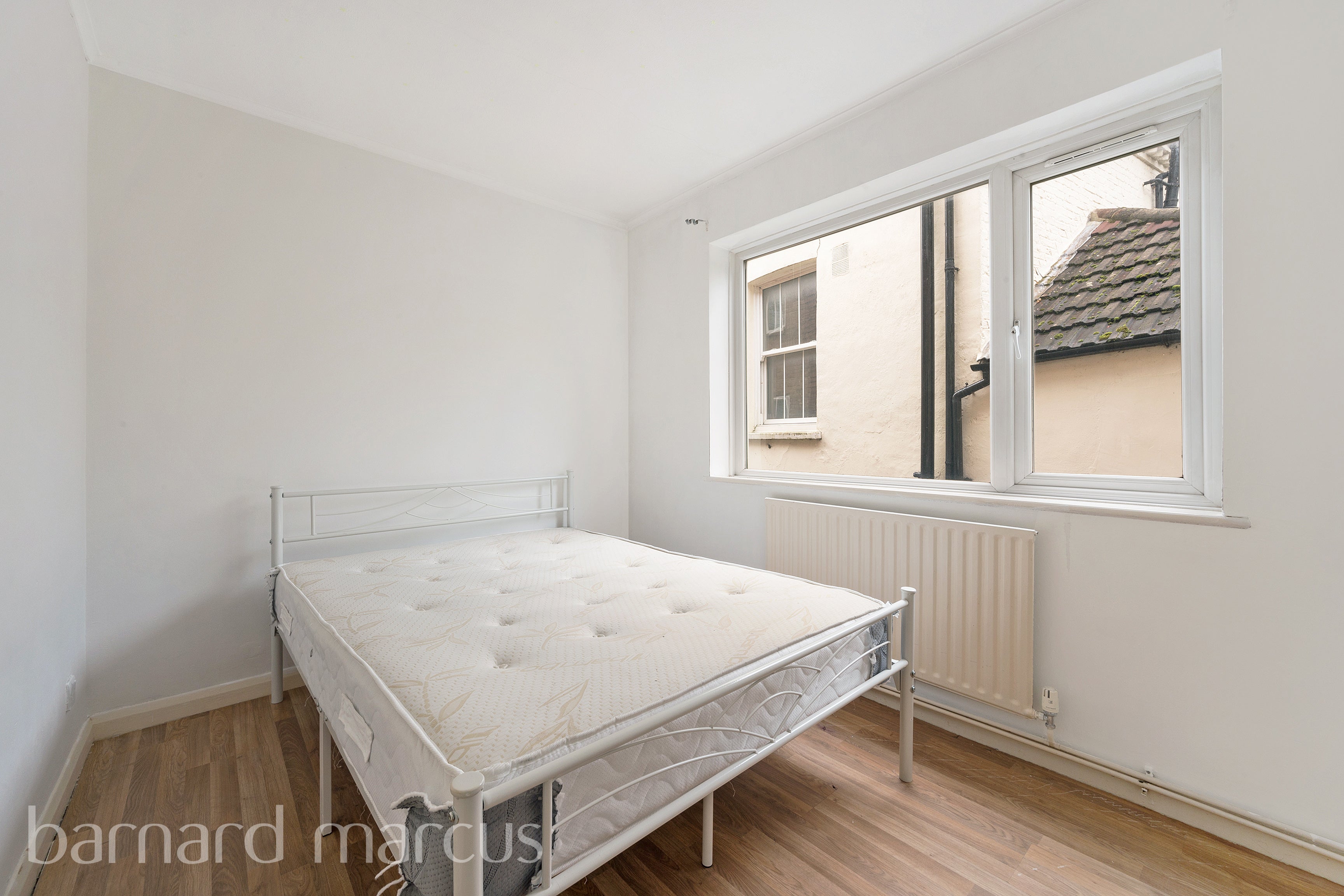 Flat Egmont Road in Greater London