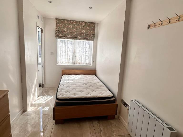 Flat Kenton Park Avenue in Greater London