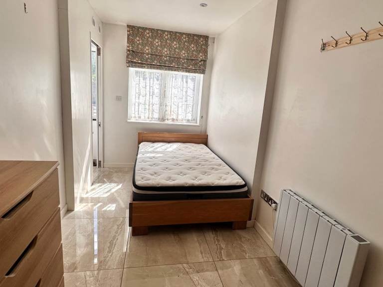 Flat Kenton Park Avenue in Greater London