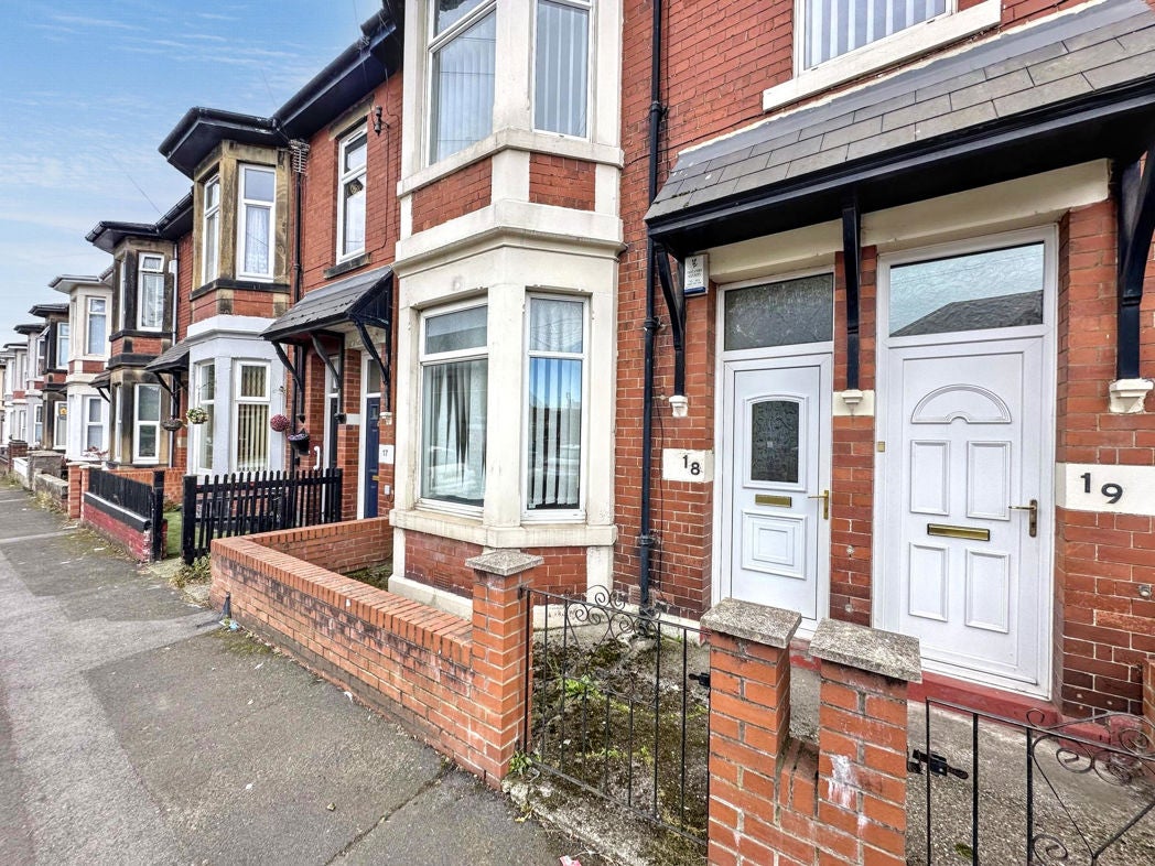 Flat St James' Terrace in North Tyneside