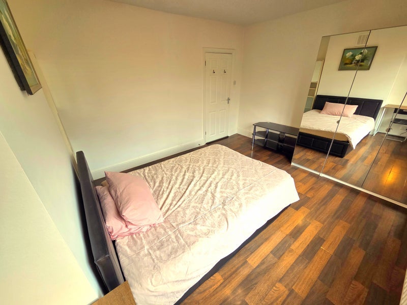 Room Barclay Road in Greater London