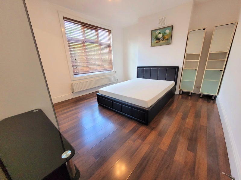 Room Barclay Road in Greater London