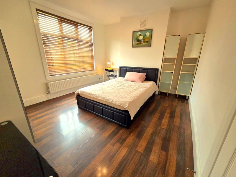 Room Barclay Road in Greater London
