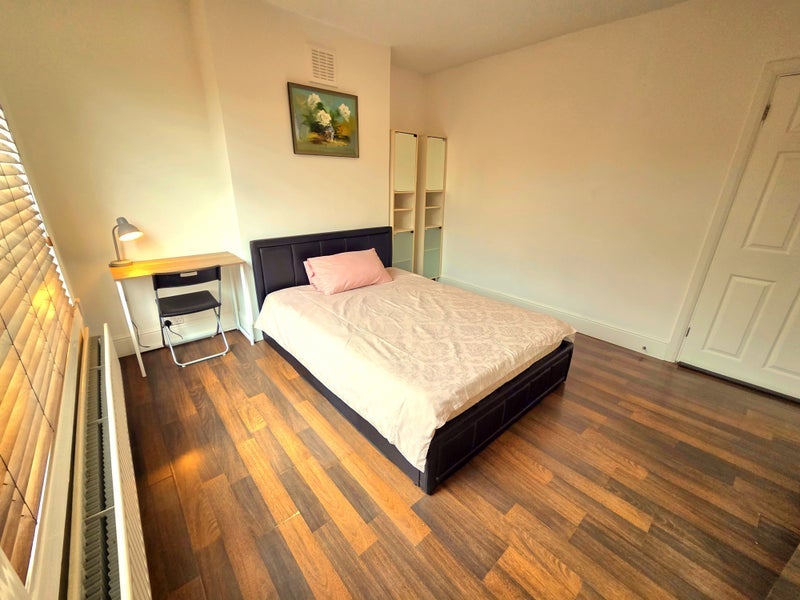 Room Barclay Road in Greater London