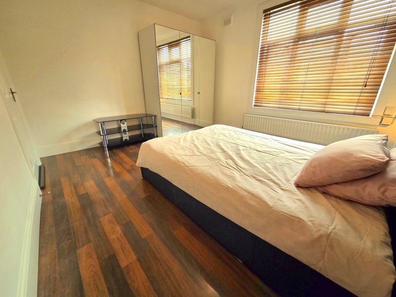 Room Barclay Road in Greater London