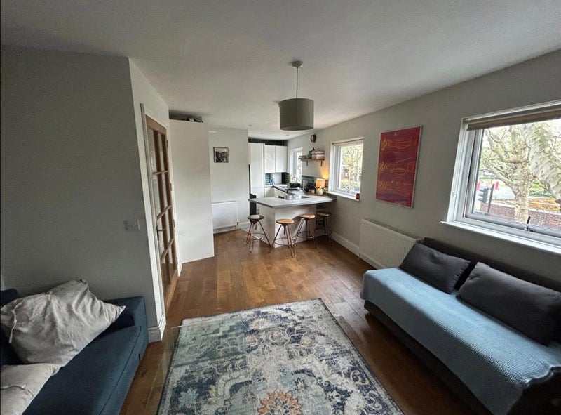 Room Lower Road in Greater London