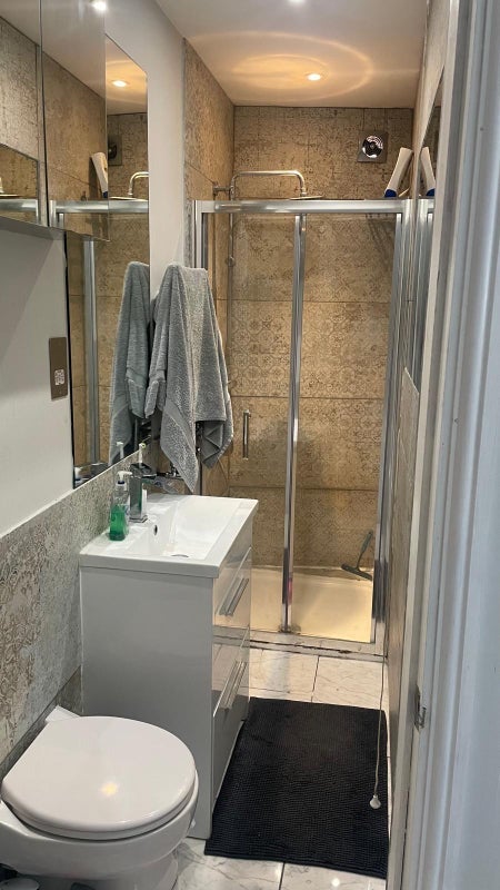 Room Lower Road in Greater London