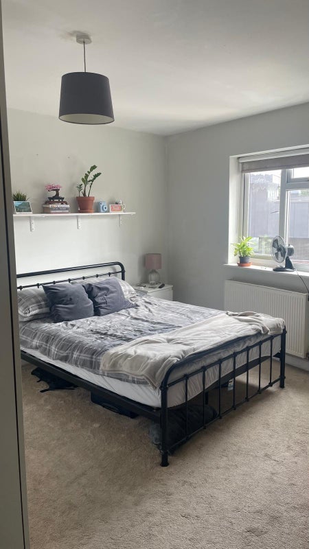 Room Lower Road in Greater London
