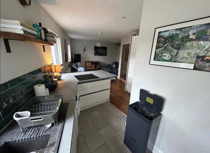 Room Lower Road in Greater London
