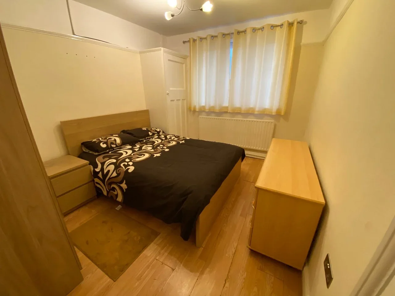 Room Mogden Lane in Greater London