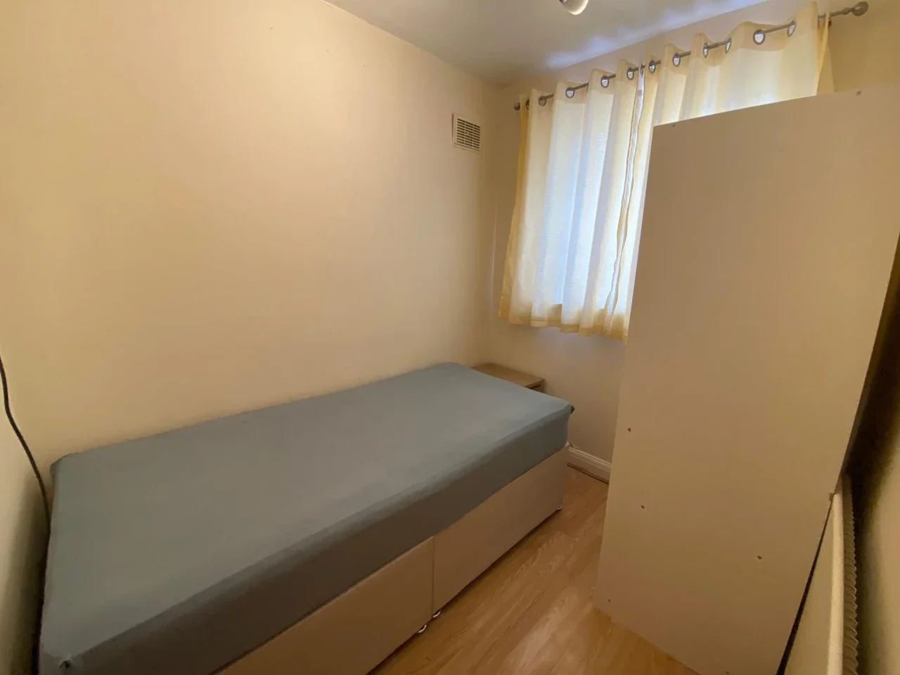 Room Mogden Lane in Greater London