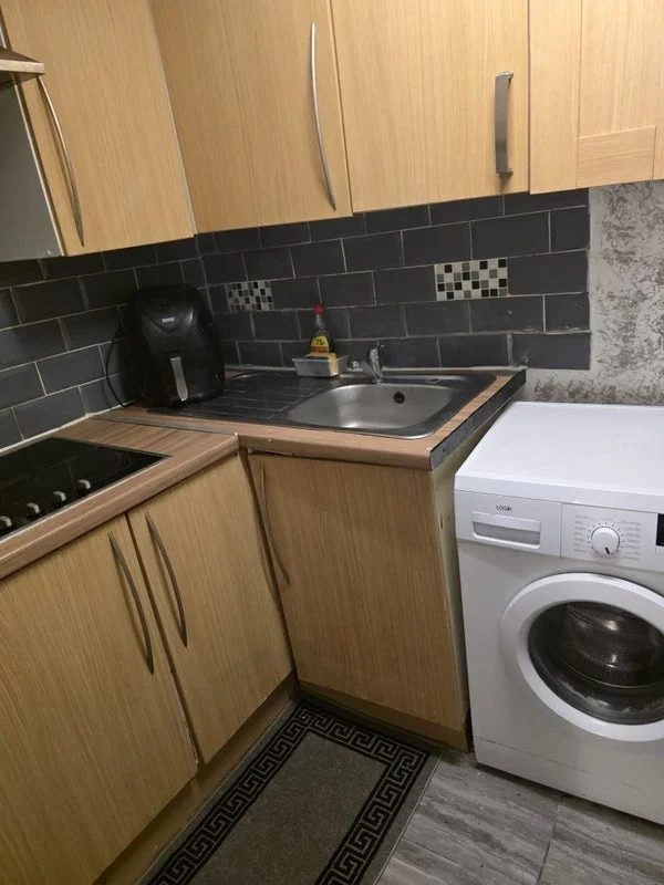 Room Newmarsh Road in Greater London