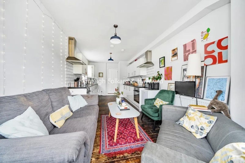 Room Langham Road in Greater London