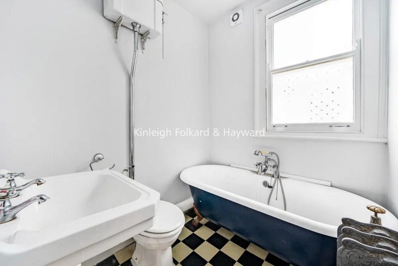 Room Langham Road in Greater London