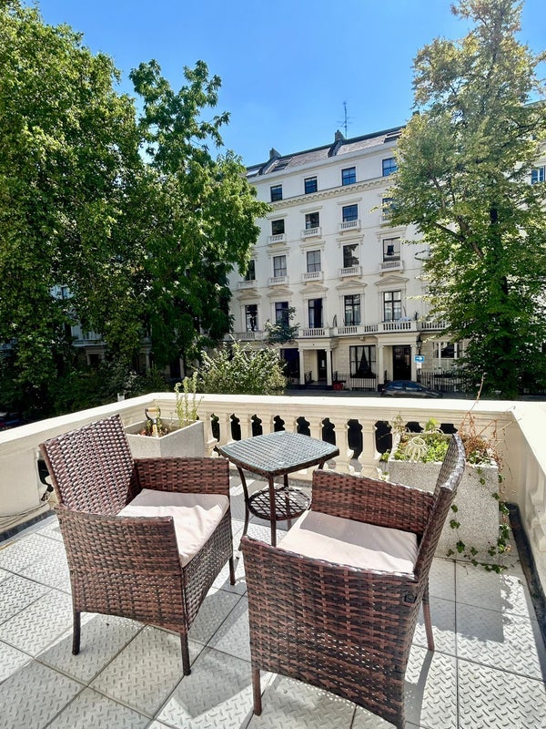 Room Queen's Gardens in City of Westminster