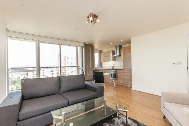 Flat Market Way in Greater London