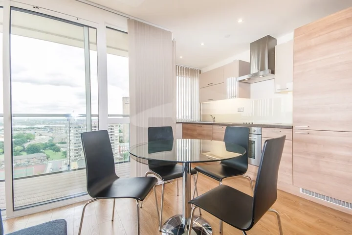 Flat Market Way in Greater London