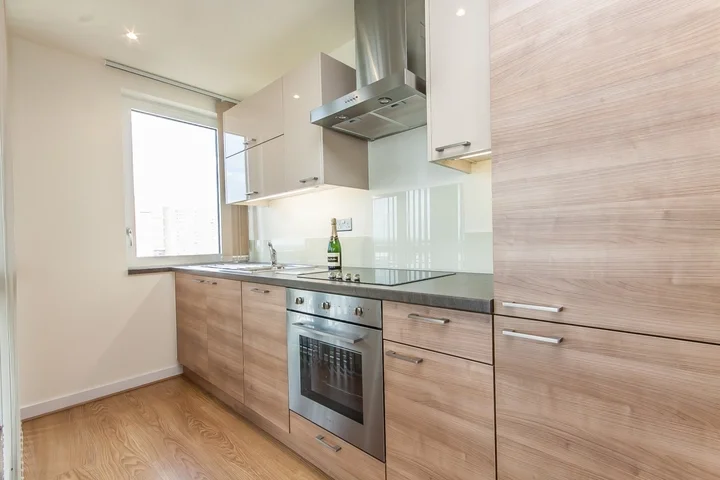 Flat Market Way in Greater London