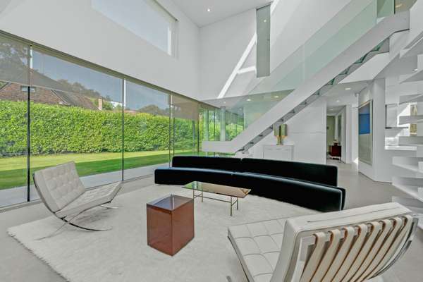 House Albany Close in Elmbridge