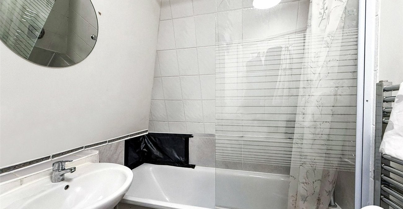 Flat Kirkdale in Greater London