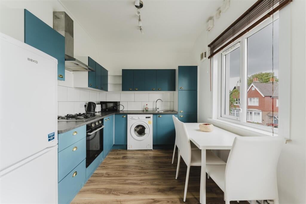 Flat Shakespeare Road in Greater London