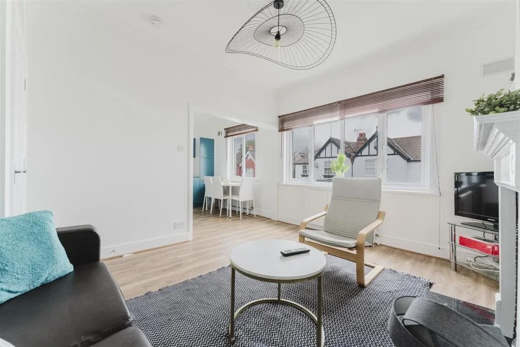 Flat Shakespeare Road in Greater London