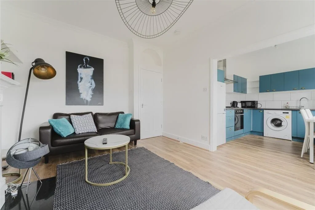 Flat Shakespeare Road in Greater London