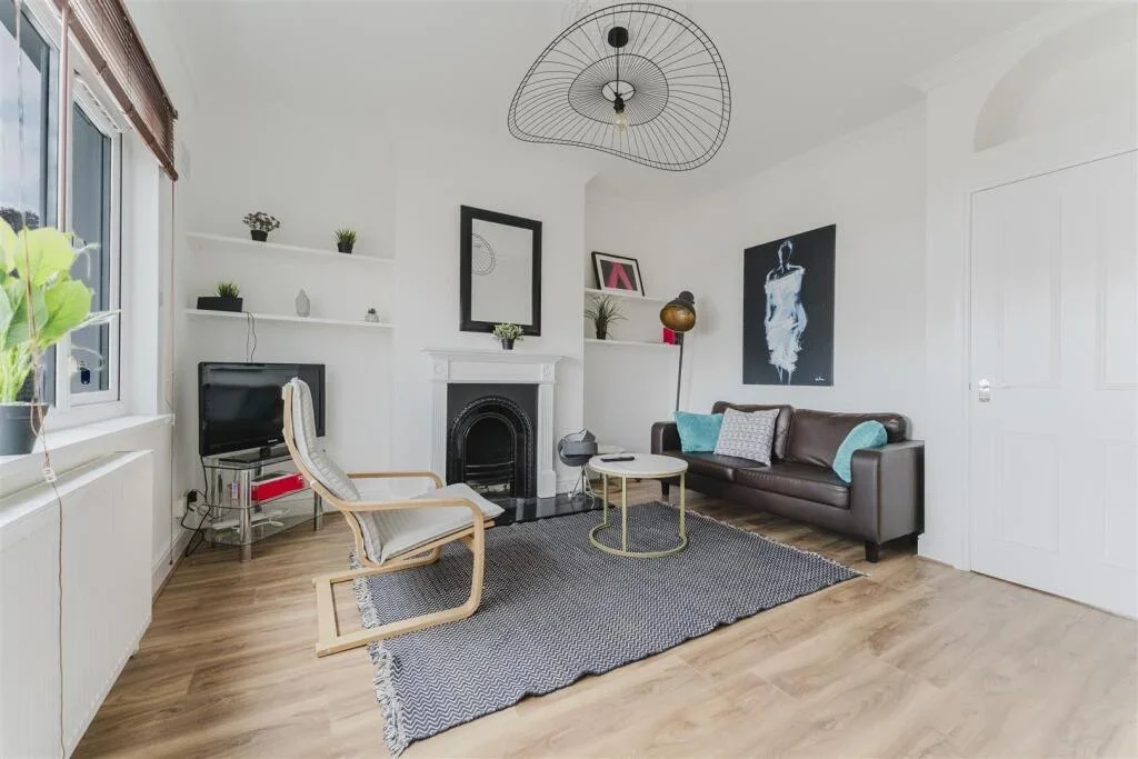 Flat Shakespeare Road in Greater London