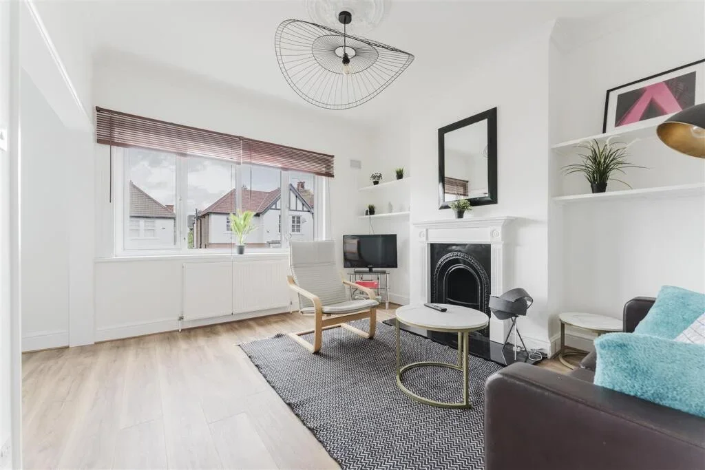 Flat Shakespeare Road in Greater London