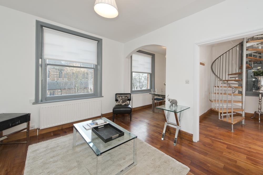 Flat Harrington Road in Greater London