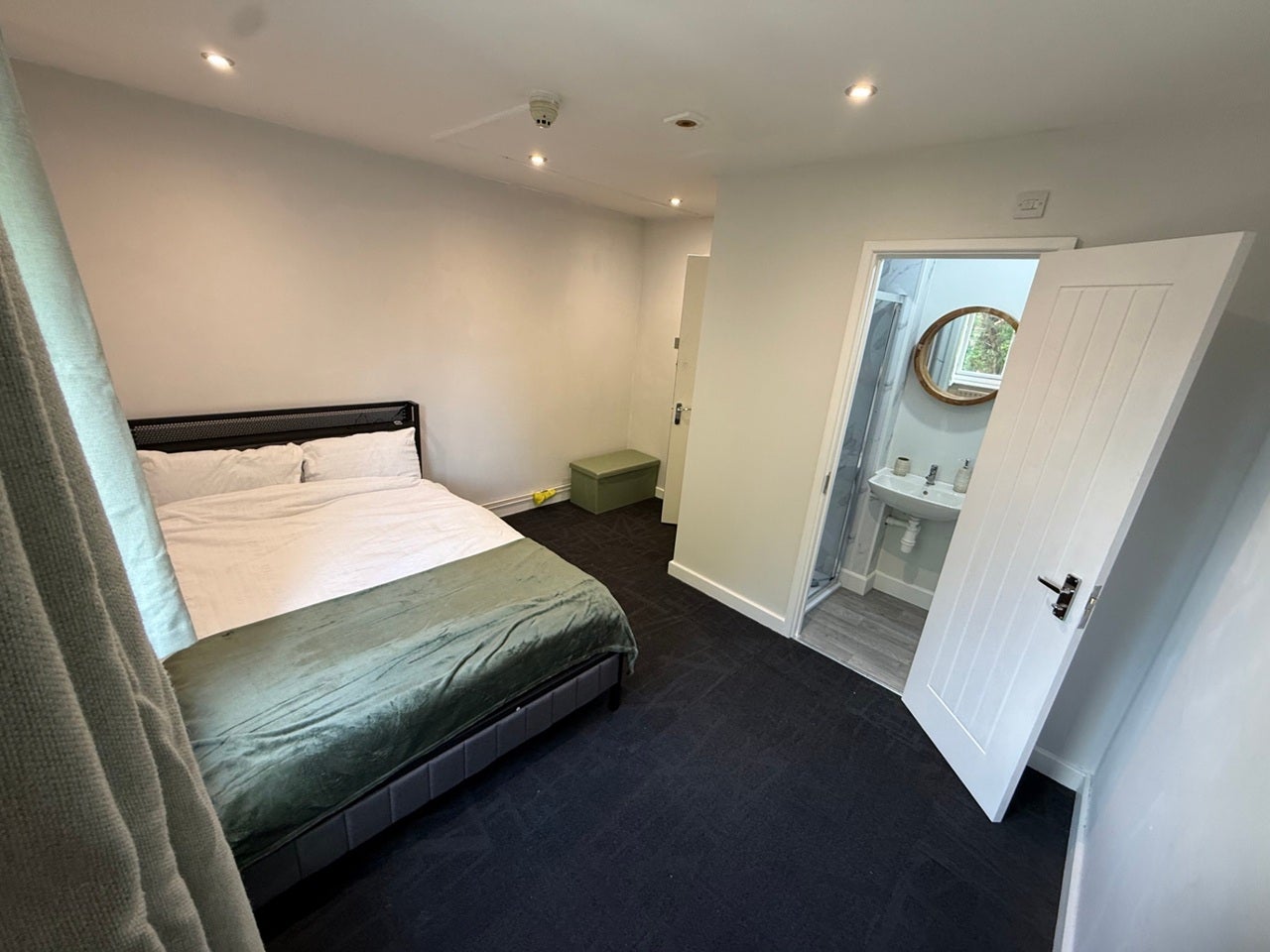 Room Brownbaker Court in Milton Keynes