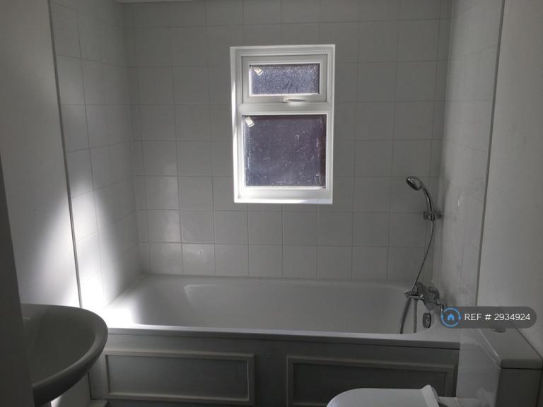 Room Brighton Road in Watford