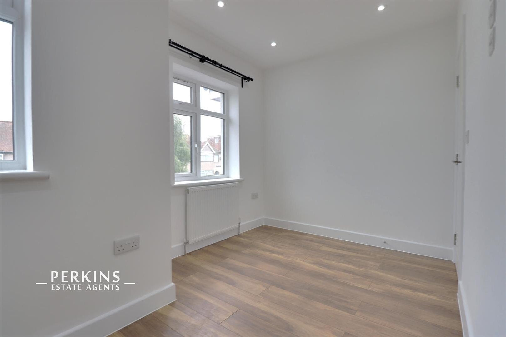Flat Garrick Road in Greater London