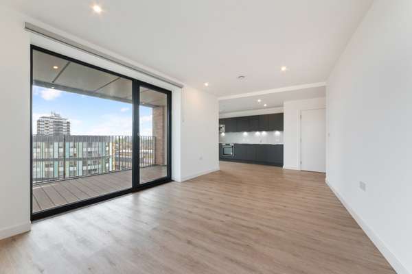 Flat Plaistow Road in Greater London