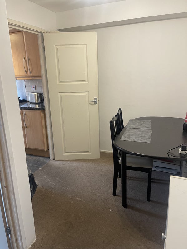 Room Shamrock Street in Glasgow